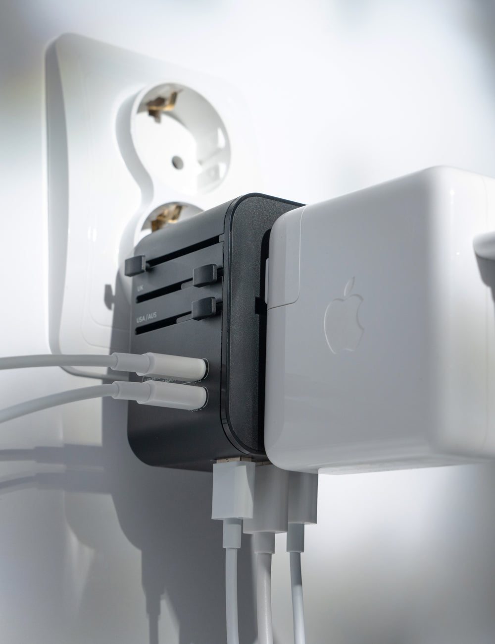 MATJY307001BK_Matador_TravelAdapter_MB1.jpg