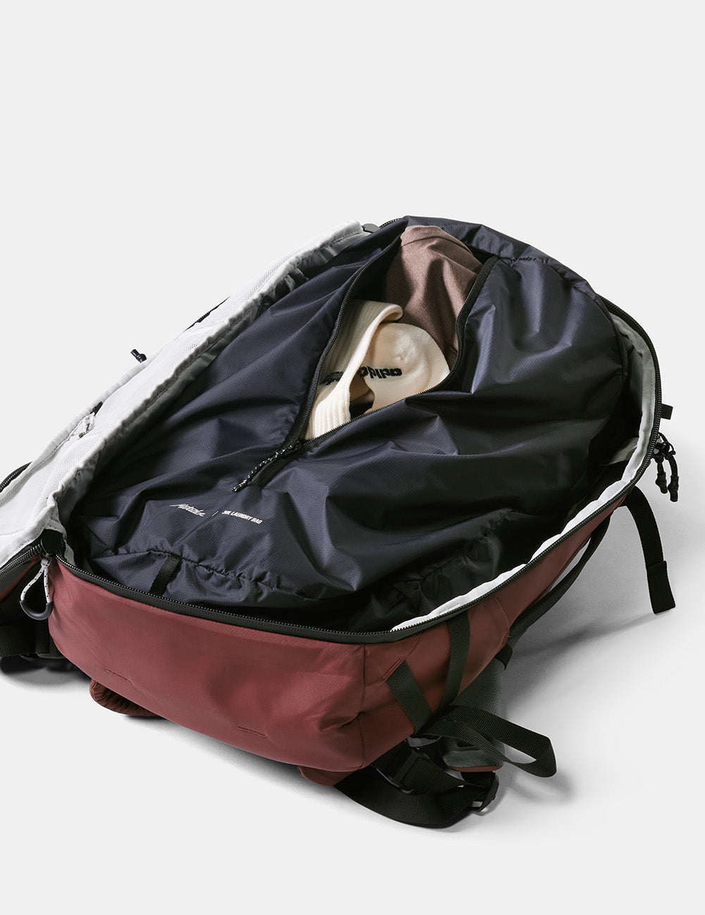 MATLB1001BK_Matador_Laundrybag_MB3.jpg