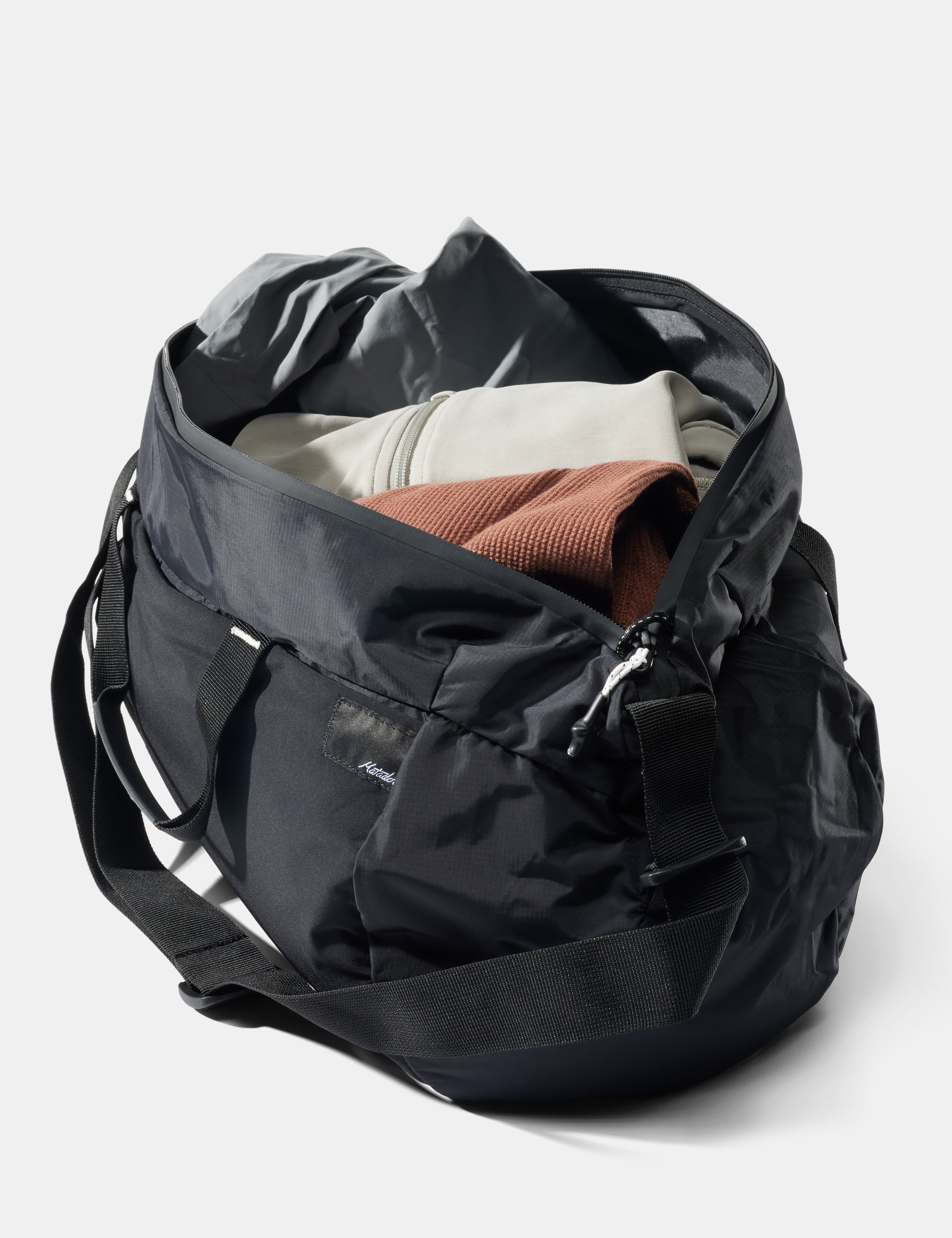 MATOG2W01BK_Matador_RefractionDuffle_black_2_ba767a46-5326-40b6-b277-005d4a2572ef.jpg