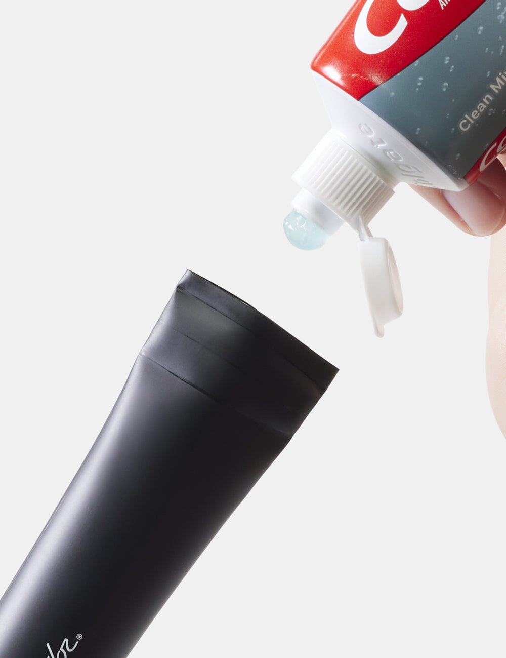 MATTT2001BKW_Matador_toothpastetubes_MB1.jpg